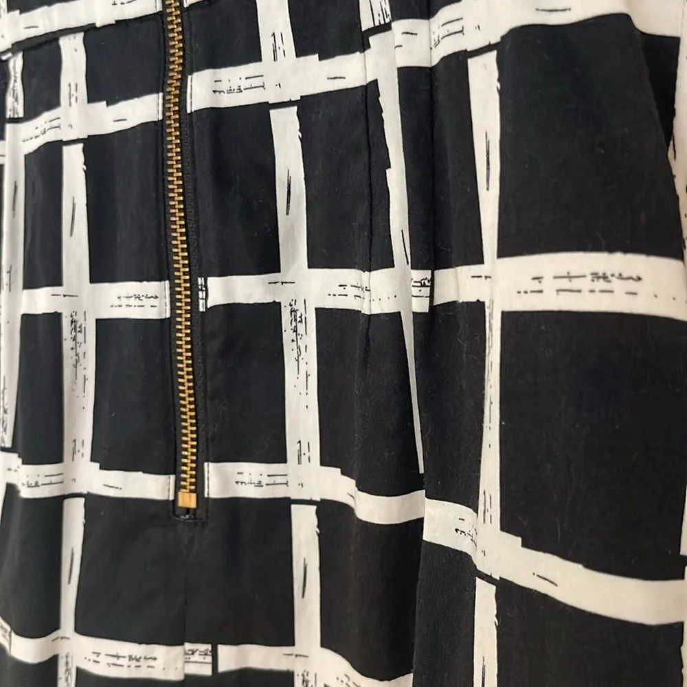 French Connection black and white short sleeve cocktail dress, Size 4 - Picture 5 of 5